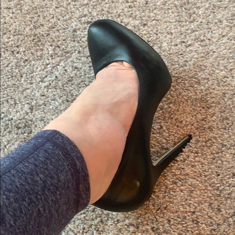 Madden Girl Black Pumps 5” Heel